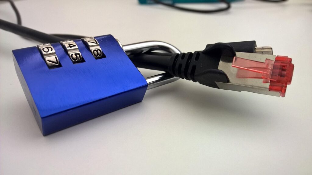 ローカル環境でのデータ保護とプライバシー安全性を象徴するPCのイメージ